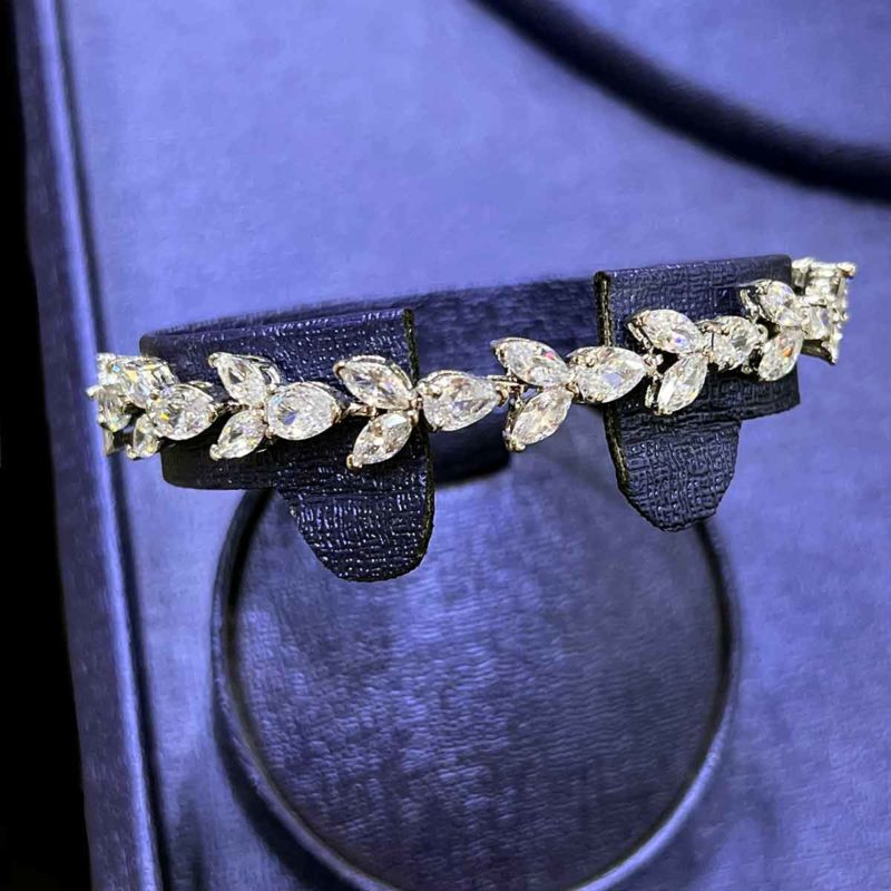 fall wedding jewelry Kinsley model a branch of zircon stones wraps around the neck Bracelet