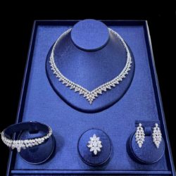 Karolin Luxury Set of 4 Rhodium-plated jewelery decorated with baguette stones