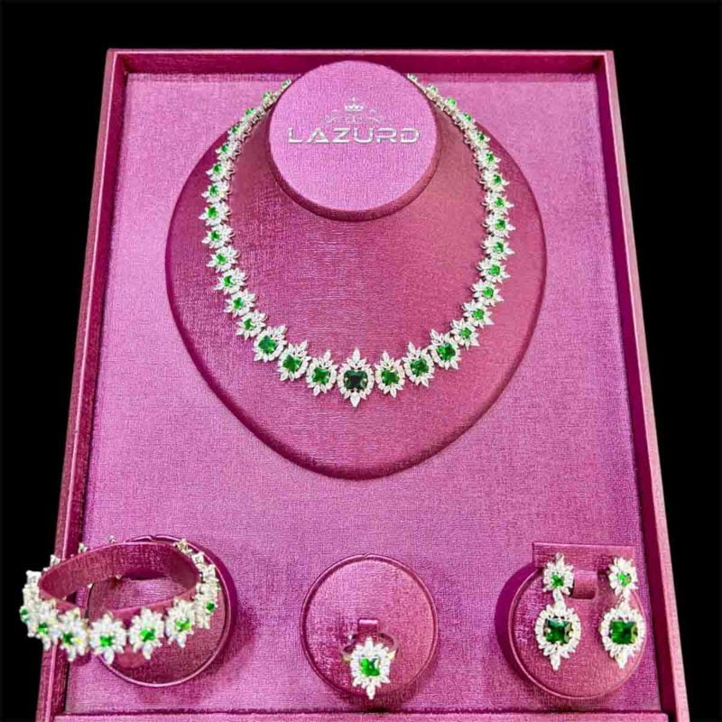 green stone jewelry Priyanka 2 great model with evening dress