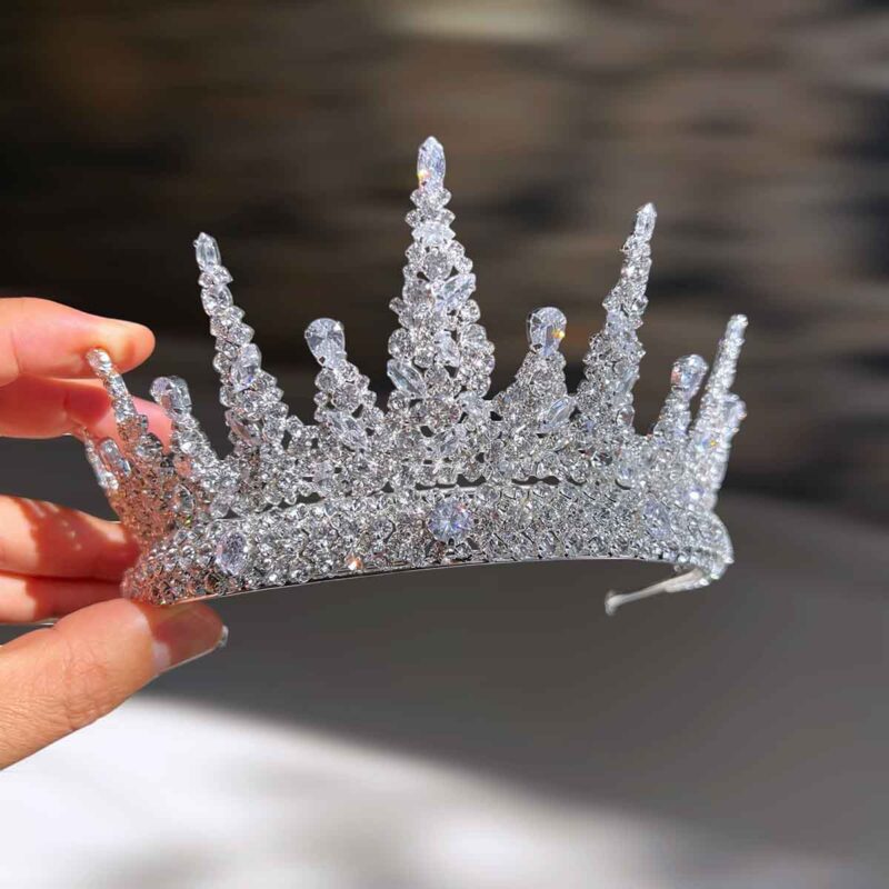 Elegant crown for marriage – real